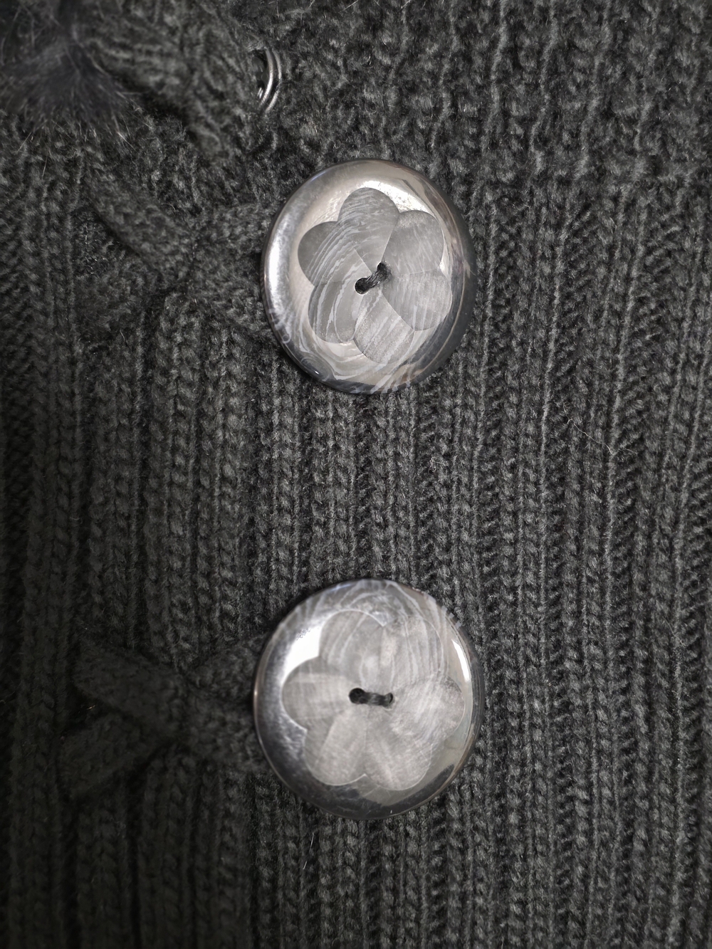 🖤🥀✨ Black Chunky Knit Cottagecore Cardigan Sweater Rosette Collar Faux Fur - Picture 7 of 12